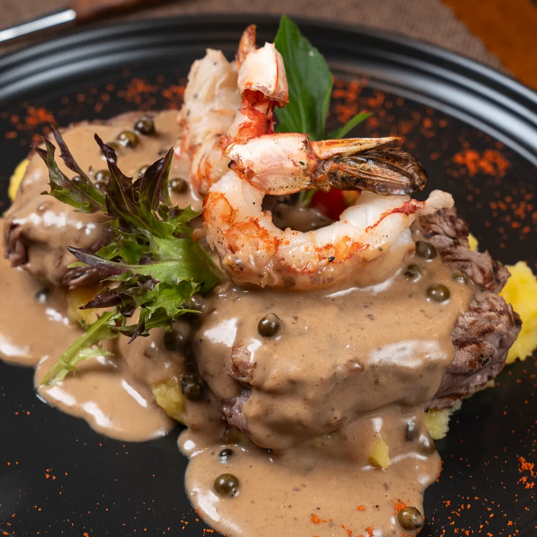 feijoada em foz, Noite no Terrazzo Lounge Bar com iluminação especial e ambiente festivo